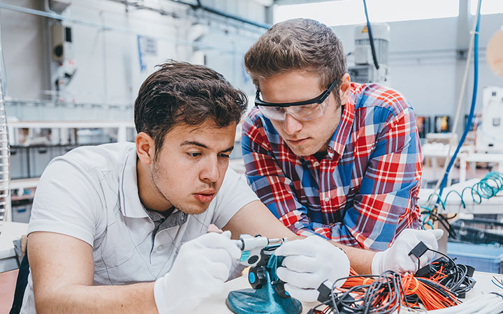 “双轮驱动”-产教融合实践